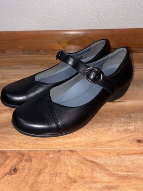 Dansko Women's Fawna Mary Jane shoes black leather- size 40 (9.5-10 US)